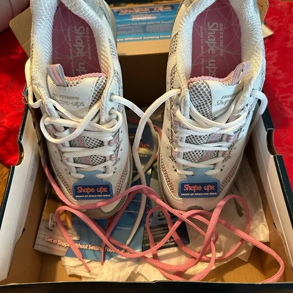 Skechers Shape Ups women! Brand new! - Picture 2 of 8